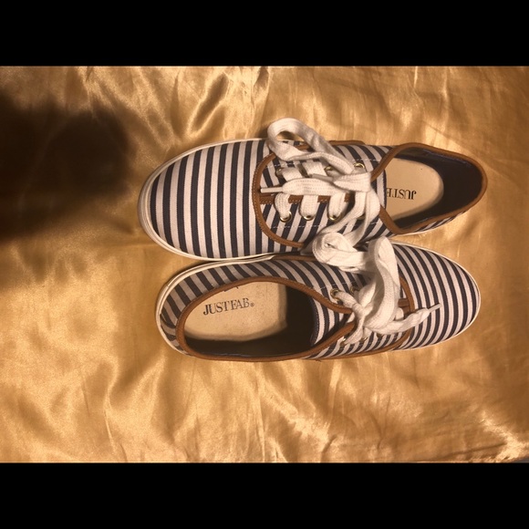 Brand new tennis shoes - Picture 2 of 5